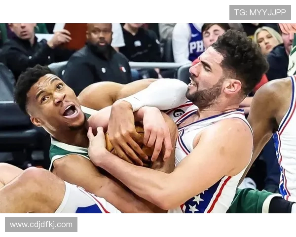 猛龙与雄鹿激战正酣解说员热情解读比赛精彩瞬间 猛龙与雄鹿激战正酣解说员热情解读比赛精彩瞬间