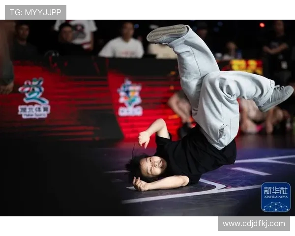 深圳街舞队在攀岩联赛中的灵活性表现引发热议与赞赏 深圳街舞队在攀岩联赛中的灵活性表现引发热议与赞赏